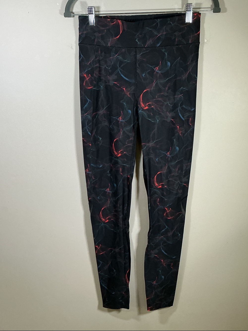 Sweaty Betty Black Leggings with Red & Blue Smoke Accents size small